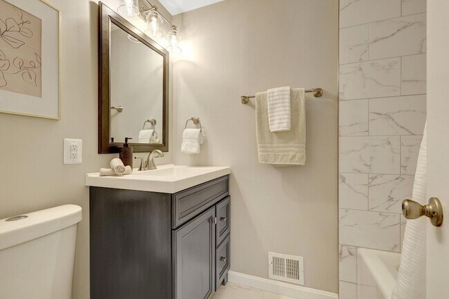 Building Photo - 2015 Freedom Ln