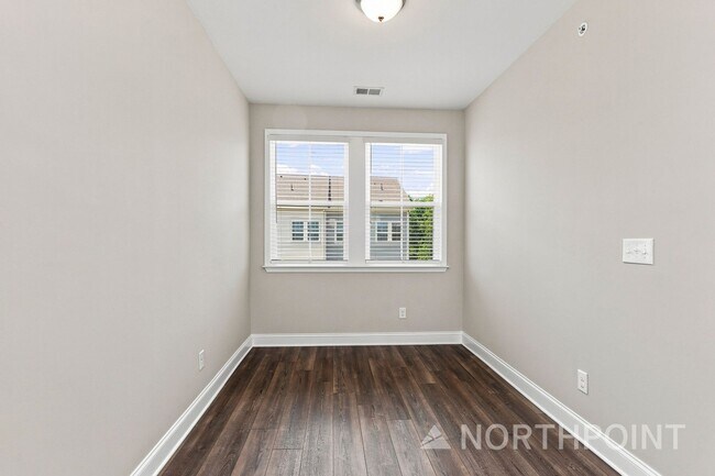 Building Photo - 300 Overture Ct SE