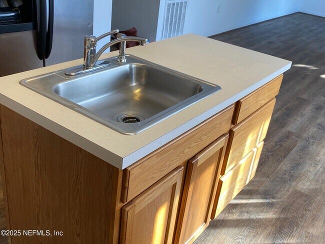 Building Photo - 7086 Shady Pine Ct