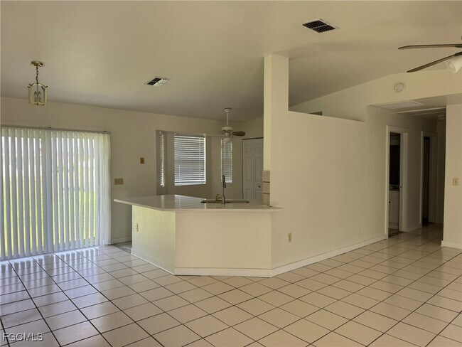 Building Photo - 3806 6th St W