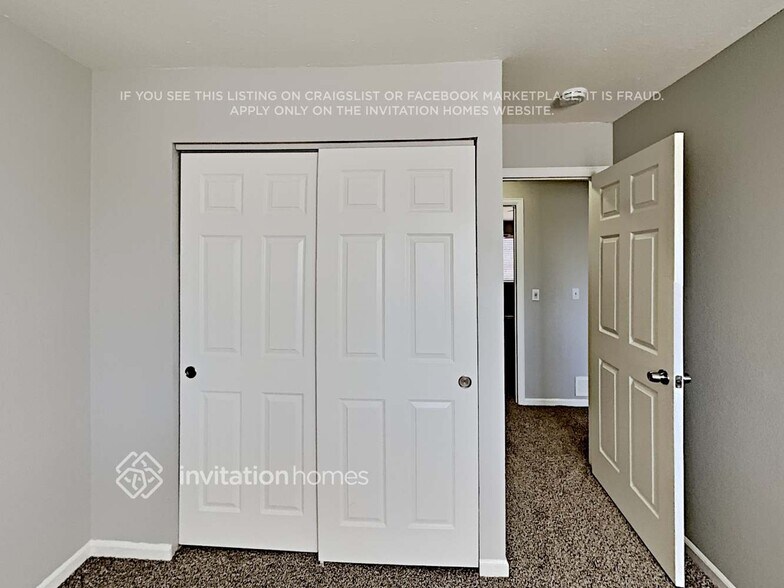 Building Photo - 3315 S Dunkirk Way