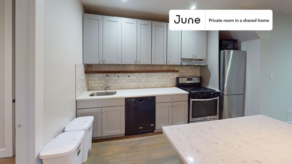 Building Photo - Room in Shared 3 bed/3 bath home