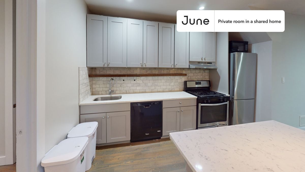 Building Photo - Room in Shared 3 bed/3 bath home