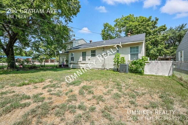 Building Photo - 204 Graham Ave