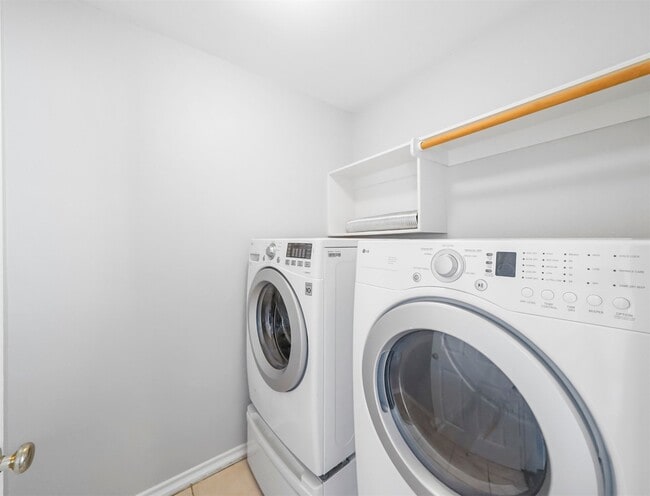 Building Photo - 16530 Cairngrove Ln