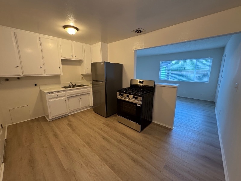 Building Photo - 656 3rd St