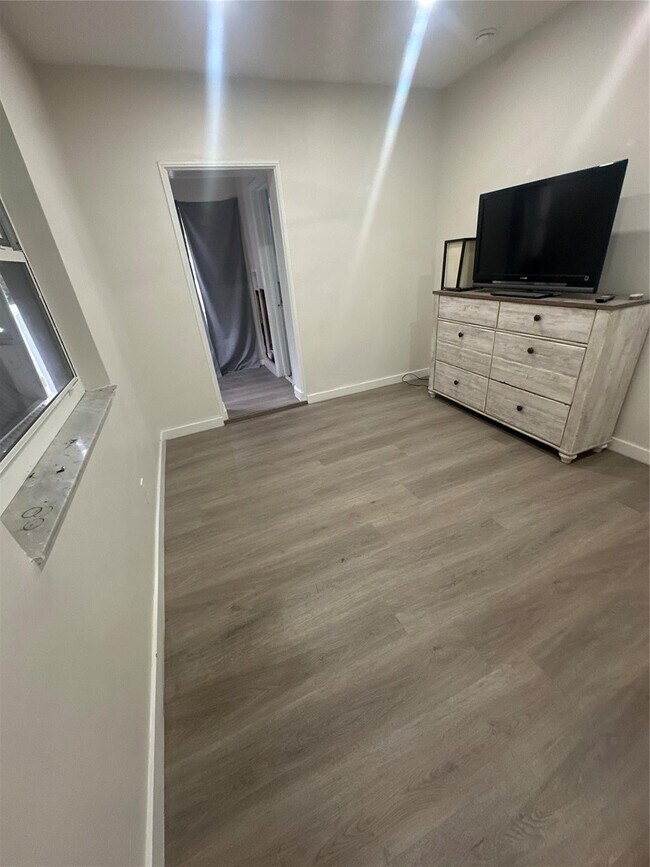 Building Photo - 1834 Fletcher St