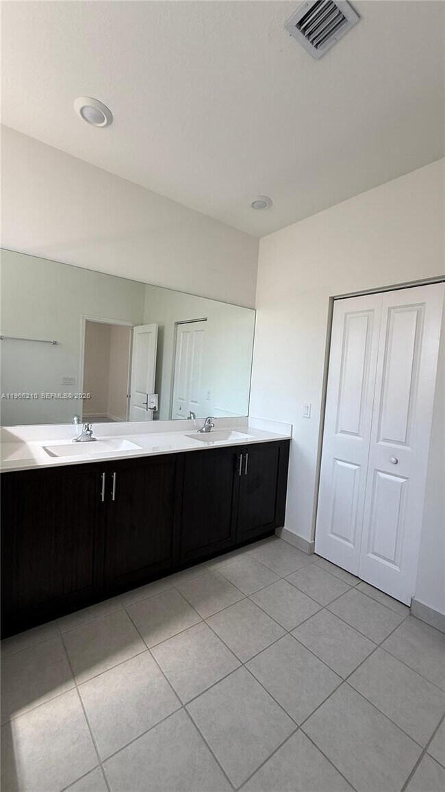 Building Photo - 11964 SW 244 Ln