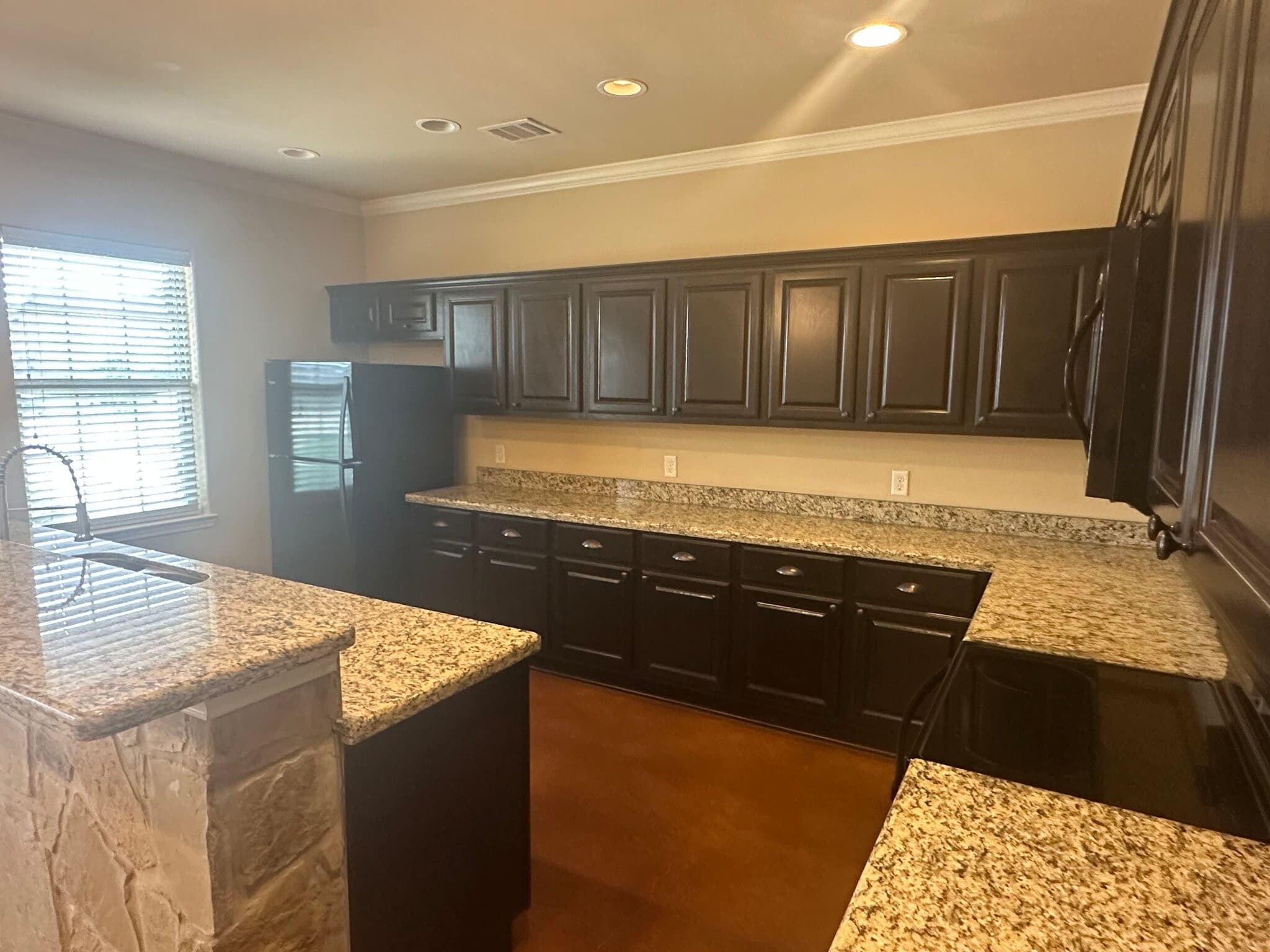 Building Photo - 402 Baby Bear Dr