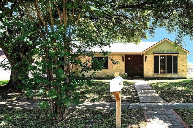 Primary Photo - 9611 Huntington Hill Dr