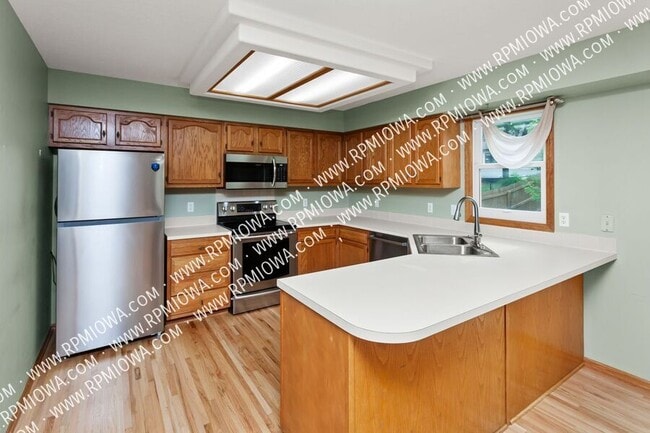 Building Photo - 8912 Highland Oaks Dr