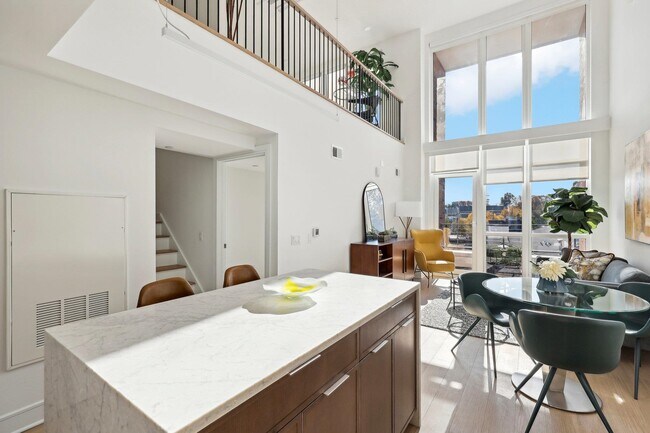 Building Photo - 14 Lincoln Pl