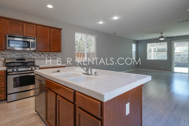 Building Photo - Questa Village: Spacious 3-Bedroom Retreat...