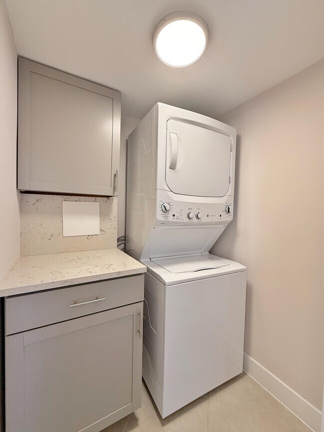 Building Photo - 4200 N Ocean Dr