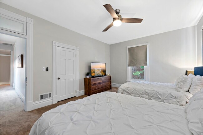 Building Photo - 374 E Whittier St