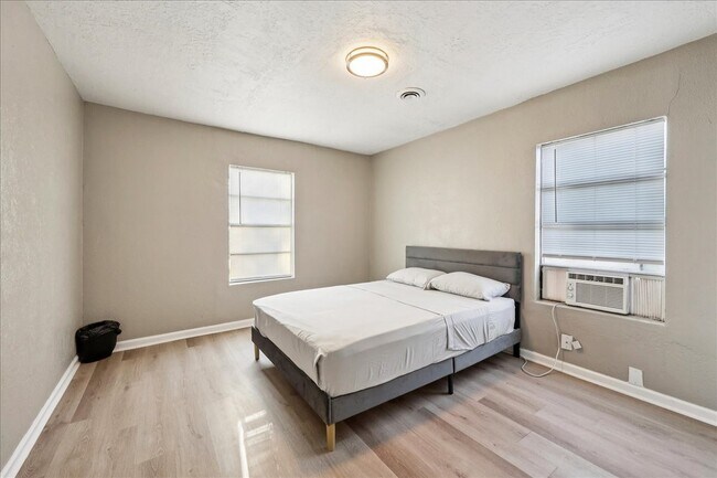 Building Photo - 1010 West Dr