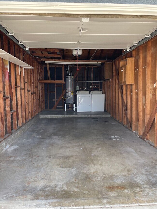 Building Photo - Lovely 2 bed, 2 bath Duplex Home in Orange