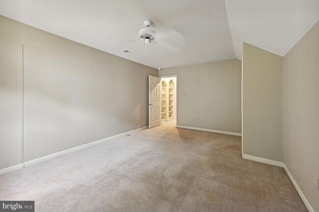 Building Photo - 720 Beacon Hill Terrace