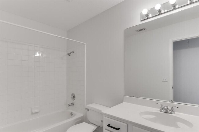 Building Photo - 16816 Dorman Dr