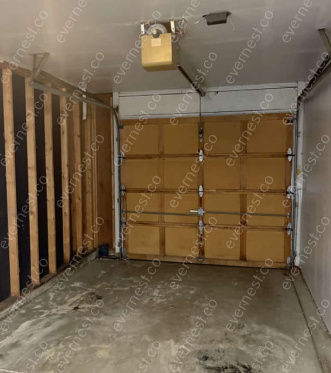 Building Photo - 3-Bedroom, 1.5-Bathroom Home in a Convenie...