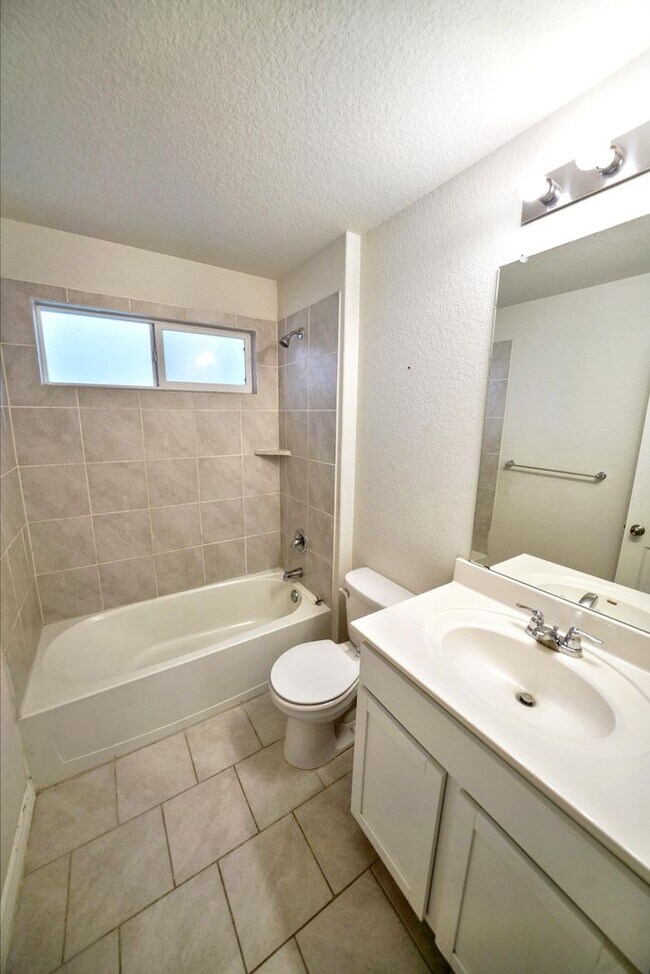Building Photo - Stunning 4-Bedroom Home in Cobalt Canyon, ...