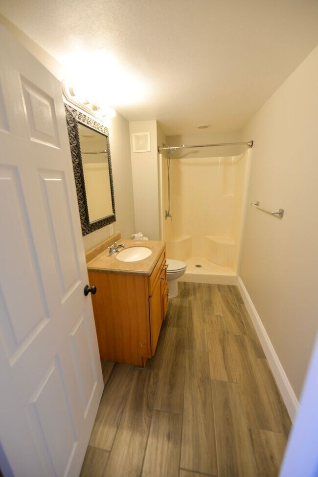 Building Photo - 1006 S El Camino Real