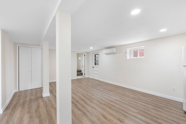 Building Photo - 1036 Seymour Ave