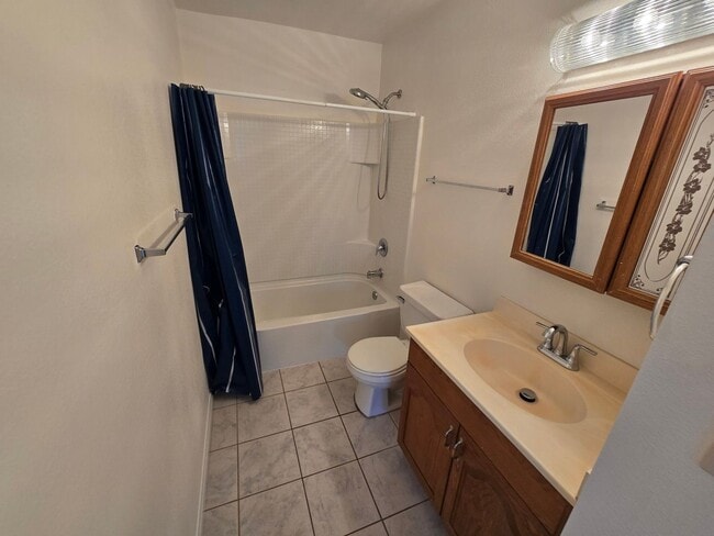 Building Photo - Spacious 4 Bedroom Home with 2-Car Garage & Large Living Areas