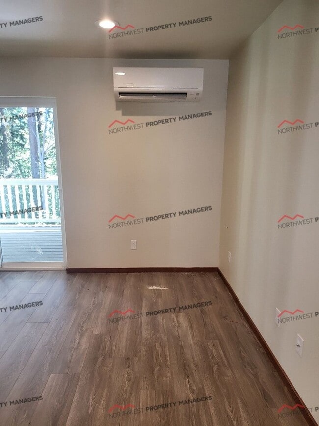 Building Photo - R289A