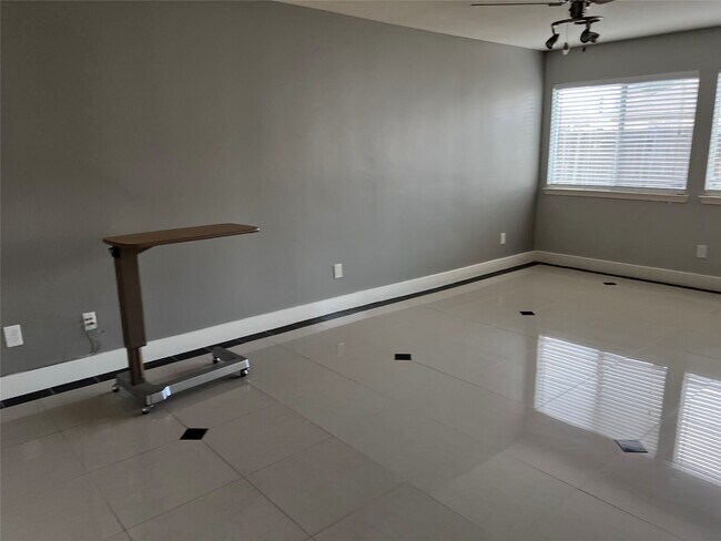 Building Photo - 19818 Lindenwick Ct