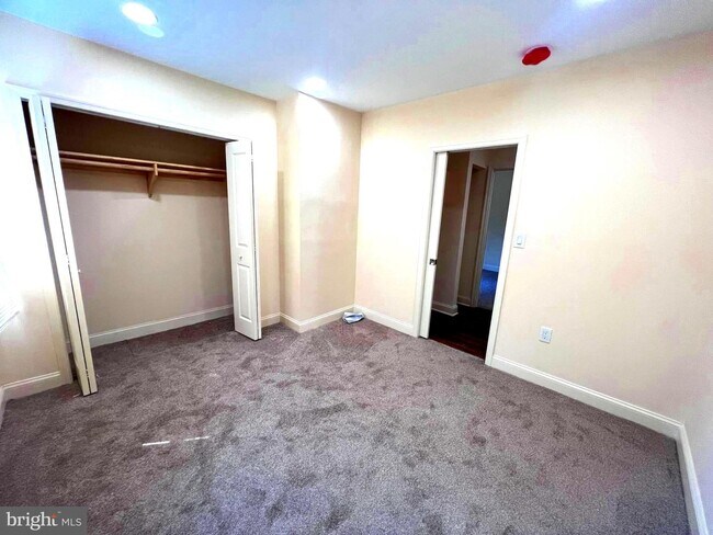 Building Photo - 302 RALEIGH # A St