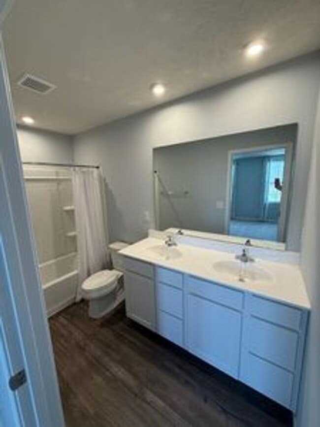 Building Photo - Beautiful 4 Bedroom Home for Rent