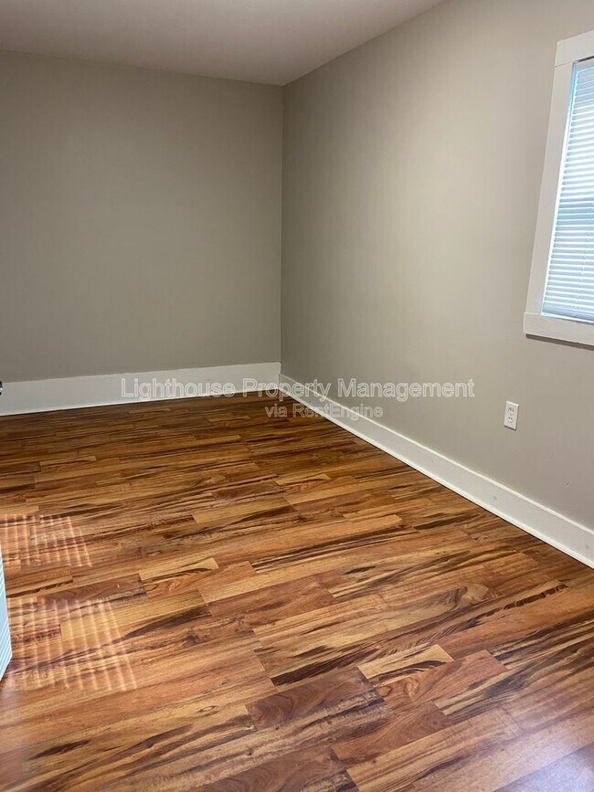 Building Photo - 223 E North St