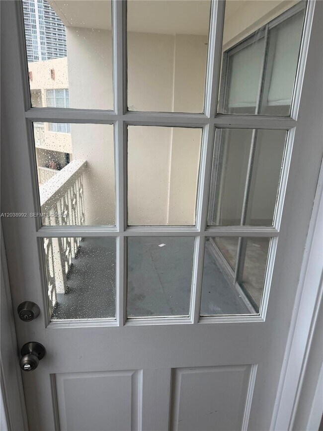 Building Photo - 1817 S Ocean Dr