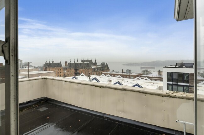 Building Photo - 16 N Broadway St