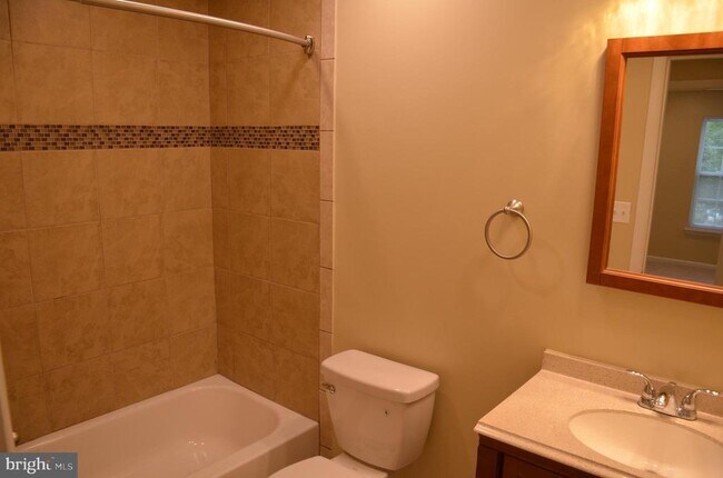 Building Photo - 1046 Spring Valley Ct