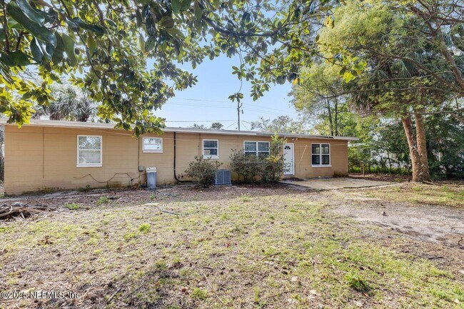 Building Photo - 6643 Greenfern Ln