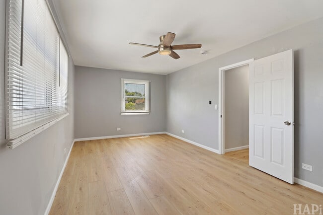 Building Photo - 2208 Kensington Dr