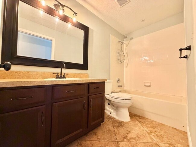 Building Photo - Modern Living Meets Prime Location with this Stunning 4/2!