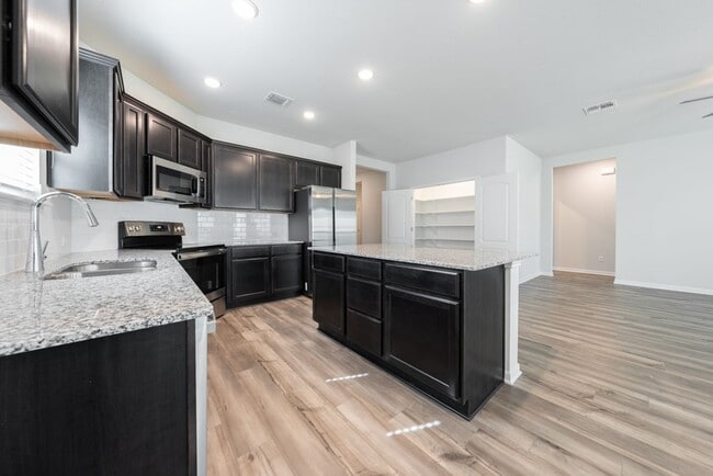 Building Photo - 4-Bedroom Temple Rental Near VA, Baylor Scott & White & Parks