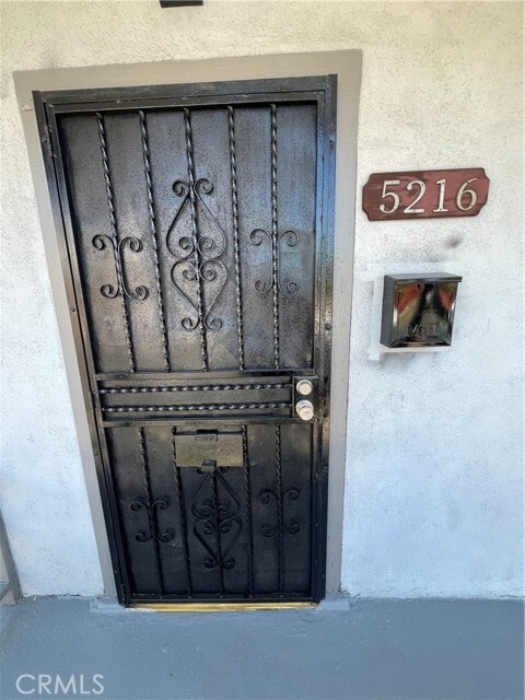 Building Photo - 5216 S Budlong Ave