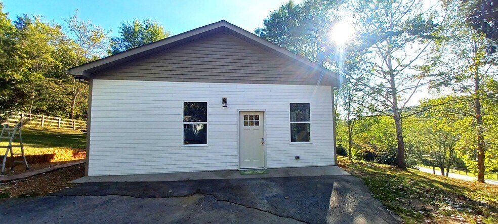 Building Photo - 7477 Old Charlotte Pike