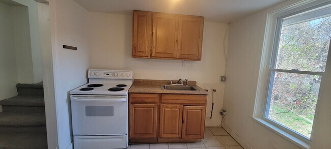 Building Photo - 217 Pen Argyl St