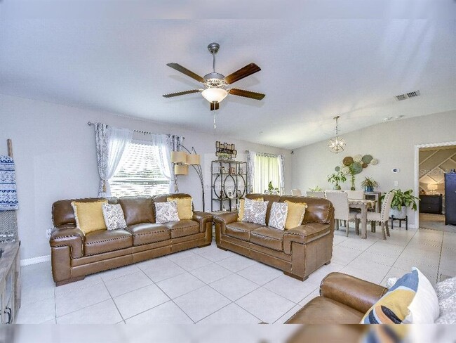 Building Photo - 1412 Tahitian Sunrise Dr