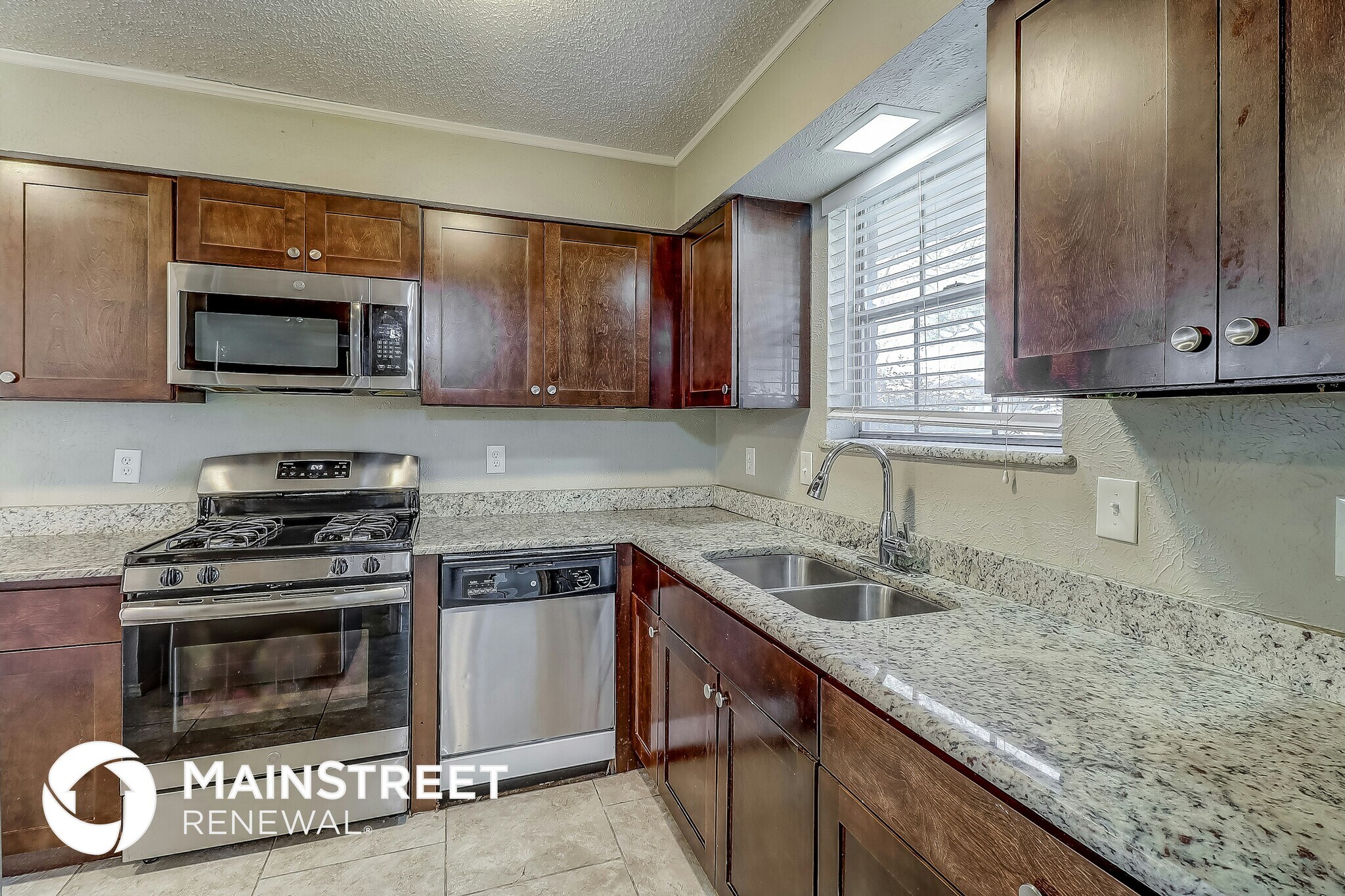 Building Photo - 1004 Birchwood Ln