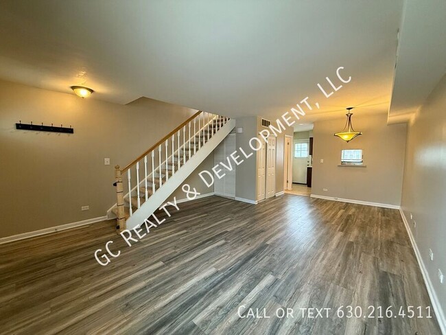 Building Photo - *** COMMUTER FRIENDLY / W&D IN UNIT / SMAL...