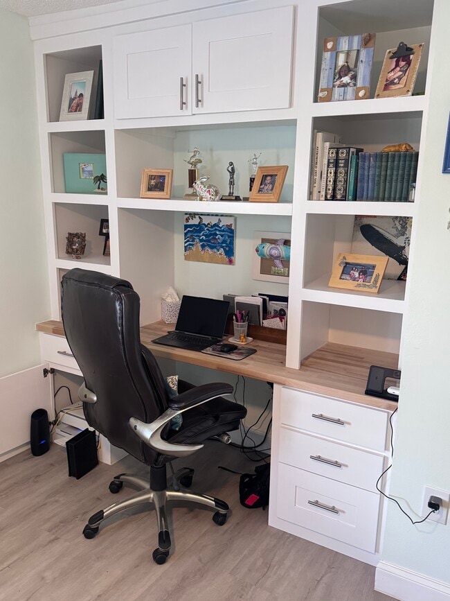 Building Photo - 3509b Avenida Madera