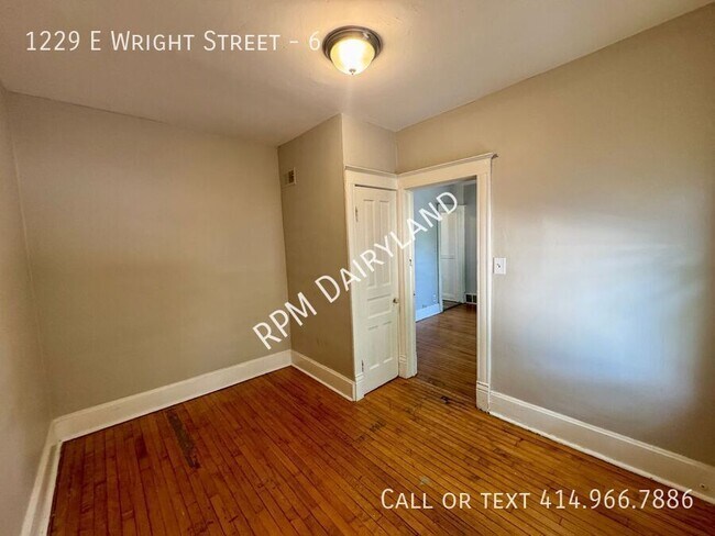 Building Photo - 1229 E Wright St