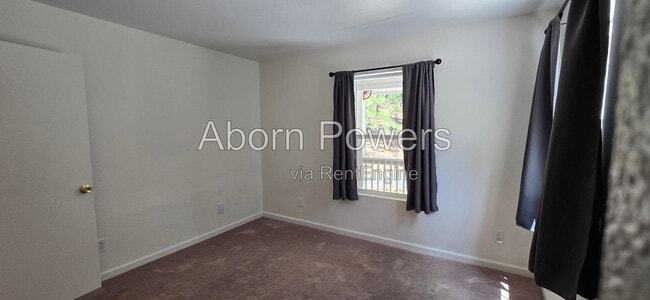 Building Photo - 6271 Red Robin Rd