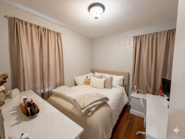 Building Photo - 35 Charter St